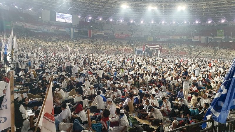 Peserta kampanye Prabowo-Sandi di Stadion Utama Gelora Bung Karno, Minggu (7/4/2019).