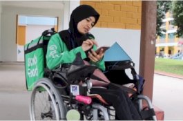 Kisah Inspiratif Wanita GrabFood yang Mengantar Kiriman Pakai Kursi Roda