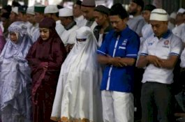 Saf Salat Subuh Bercampur Pria Wanita di Kampanye Akbar Prabowo, Begini Kata GNF-U
