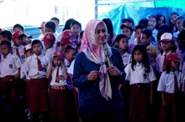 Serahkan Bantuan PKH di Seko, IDP: 