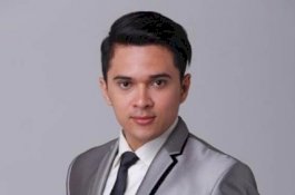 Ditonjok Kriss Hatta, Tulang Hidung Antony Hillenaar Geser