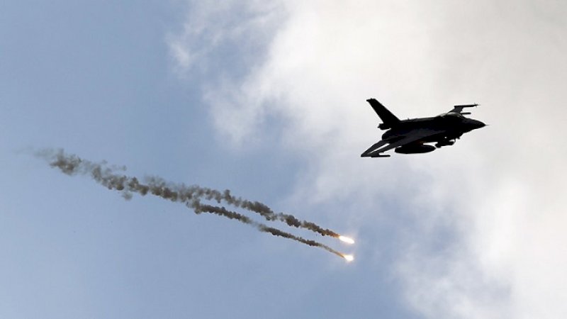 Peristiwa langka terjadi di Belanda. Jet tempur F-16 milik Angkatan Udara terkena peluru yang ditembakkannya sendiri.