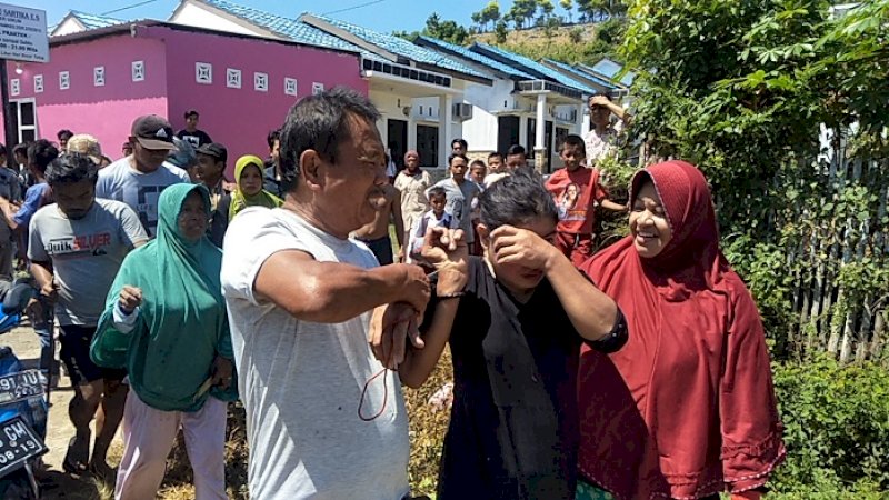 Perempuan yang nyaris jadi bulan-bulanan warga di Jeneponto, Senin (8/4/2019).