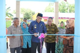 Bupati Barru Resmikan Balai Pertemuan Kantor Desa Bojo
