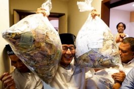 Mengapa Warga Ramai-Ramai Sedekahi Prabowo-Sandi yang Dikenal Tajir? Begini Kata Pengamat