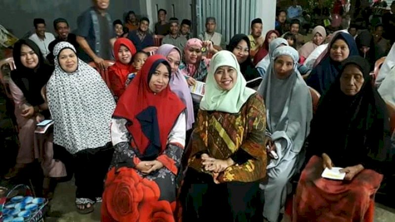Andi Mariattang dalam sebuah kesempatan bersama warga beberapa waktu lalu.