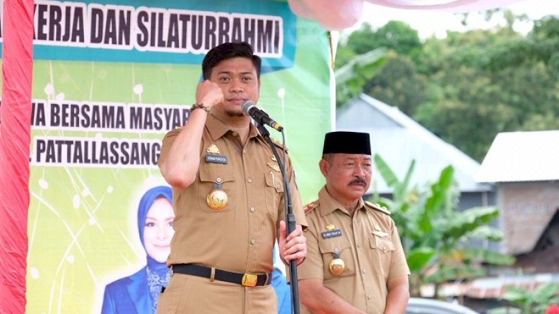 Bupati Gowa Adnan Purichta Ichsan bersama Wakil Bupati Gowa Abd Rauf Malaganni memimpin langsung deklarasi Open Defecation Free (ODF) atau Setop Buang Air Besar Sembarangan (SBS).