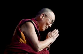 Dalai Lama Drawat di Rumah Sakit Karena Infeksi Dada
