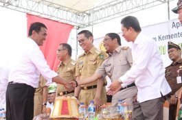 Barru Terima Bantuan Hand Tractor dari Kementrian Pertanian