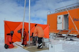 Cari Rahasia Atmosfer Bumi, Ilmuan Ekstraksi Es Tertua di Dunia