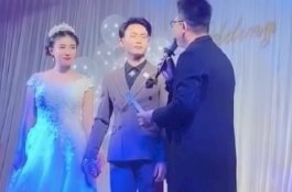 Guru yang Sita Surat Cinta Siswa, Mengembalikannya pada Hari Pernikahan Mereka