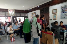 Hari Terakhir Urus Pindah TPS, Ratusan Calon Pemilih Antre di KPU Sulsel