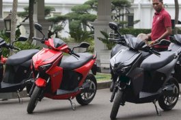 Siap Mengaspal, Ini Spesifikasi dan Harga Motor Listrik Gesits