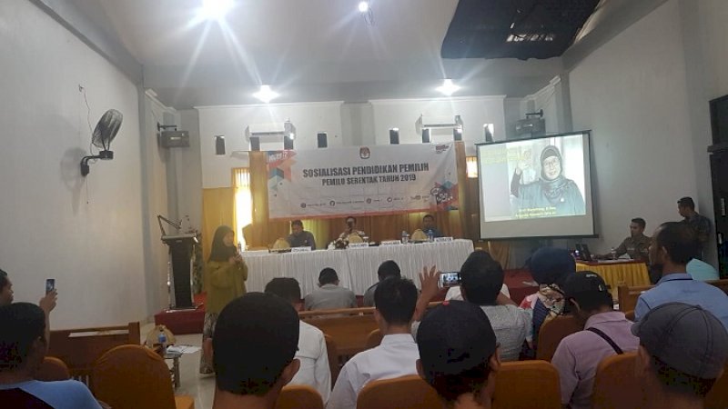Andi Mariattang tampil sebagai pembicara dalam sosialisasi pemilu di Bulukumba, Rabu (10/4/2019).