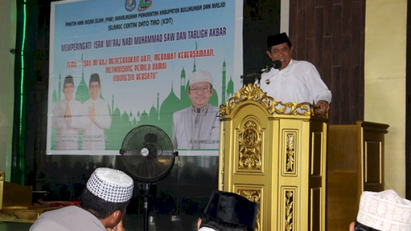 Bupati Bulukumba AM Sukri Sappewali menghadiri peringatan Isra Mikraj, Rabu (10/4/2019).