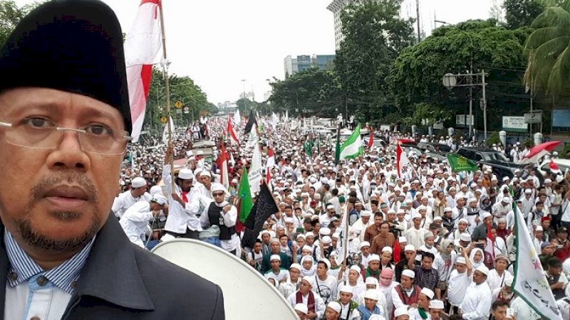 AM Iqbal Parewangi dengan latar belakang massa aksi bela Islam beberapa waktu lalu. (FOTO: DOK PRIBADI)