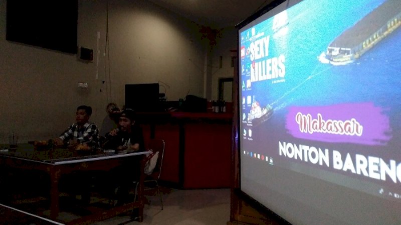 Aliansi Jurnalis Independen (AJI) Makassar menggelar nonton bareng (Nobar) film dokumenter, Sexy Killers, Rabu malam (10/4/2019).
