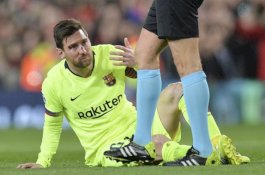 Messi Dibikin Berdarah-darah di Old Trafford