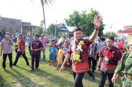 Adnan-Kio Resmikan Kantor Desa Bontosunggu saat Kunker di Bajeng