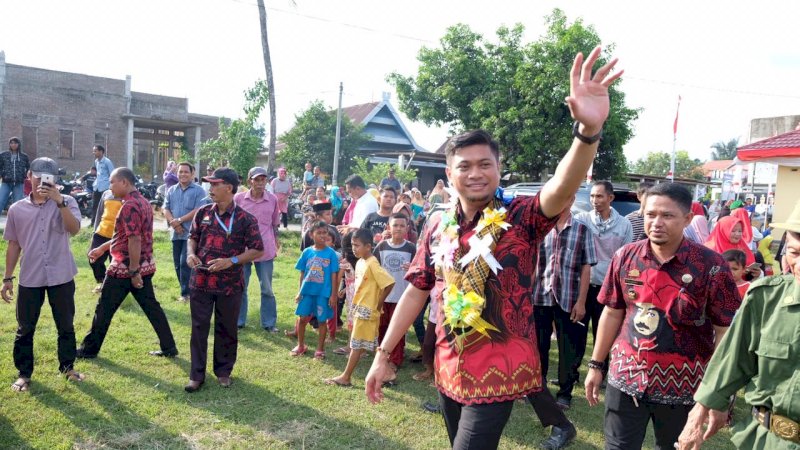 Adnan-Kio Resmikan Kantor Desa Bontosunggu saat Kunker di Bajeng