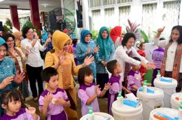 Didampingi Liestiaty Nurdin, Istri Menteri Koperasi Kunjungi PAUD Masagena