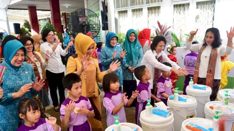 Didampingi Liestiaty Nurdin, Istri Menteri Koperasi Kunjungi PAUD Masagena