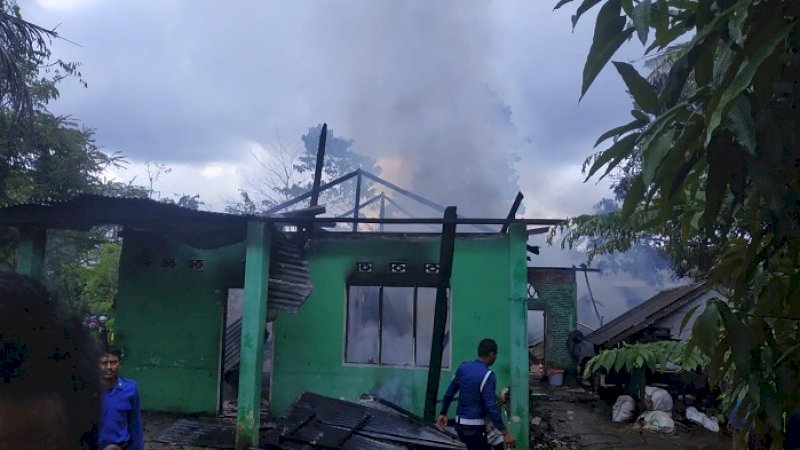 Musibah kebakaran kembali terjadi di Kabupaten Bone tepatnya di Desa Corawali, Kecamatan Tanete Riattang Barat, Jumat (12/4/2019).

