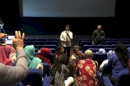 SYL dan Tim Nonton Bareng Film Bumi Itu Bulat