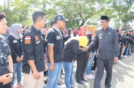 Pimpin Apel Siaga, Bupati Barru Serahkan Spanduk Tolak Politik Uang