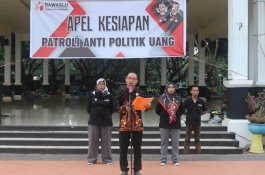 Apel Kesiapan Patroli Antipolitik Uang, Bawaslu Bantaeng Sematkan Atribut Pengawas TSP