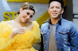 Ayu Dewi Ngaku Tak Berani Menatap Mata Ariel NOAH, Takut Jatuh Cinta?