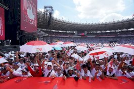 Jokowi Sempat Terjebak Macet di Tol, Konser Putih Bersatu Banjir Artis