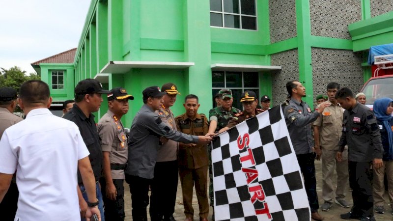 Wakil Bupati Takalar Lepas 2 Truk Logistik Pemilu ke Pulau Tanakeke