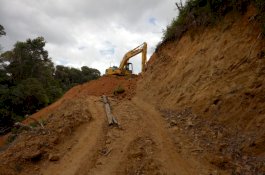 Pemkab Lutra Genjot Pembangunan Ruas Jalan Mabusa-Malimongan