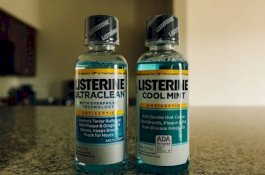 Ini Sebabnya Mengapa Anda Perlu Mengoleskan Listerine di Rambut Anda