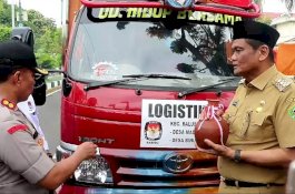 Bupati Barru Lepas Pendistribusian Logistik Pemilu