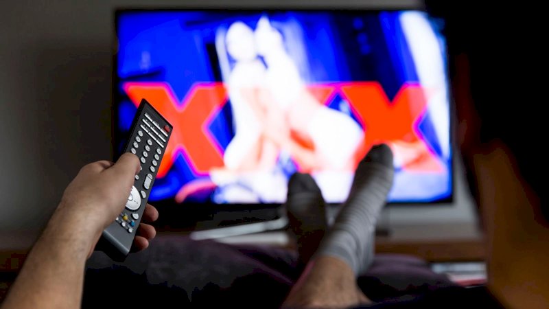 Koleksi Porno Senilai Rp408 Juta Dihancurkan, Pria Ini Tuntut Orang Tuanya