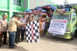 Usai Kepulauan, KPU Takalar Salurkan Logistik ke Wilayah Daratan