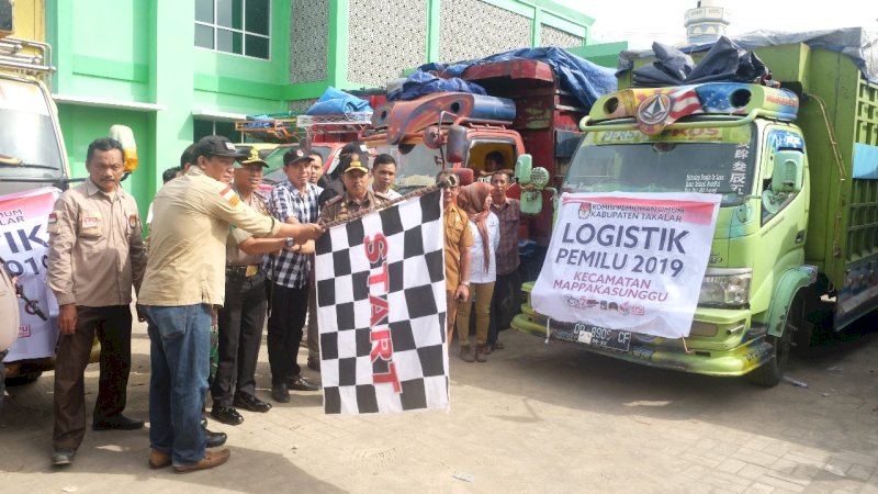 Usai Kepulauan, KPU Takalar Salurkan Logistik ke Wilayah Daratan