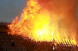 Presiden Prancis Berjanji untuk Bangun Kembali Notre Dame