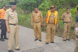 Bupati Luwu Timur Tinjau Poros Malili Angkona yang Terdampak Gempa
