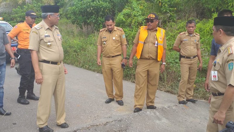 Bupati Luwu Timur Tinjau Poros Malili Angkona yang Terdampak Gempa