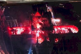 Saran Trump untuk Padamkan Kebakaran Notre Dame Dihujani Hujatan