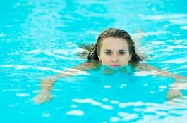 Darah Haid Tak Akan Keluar saat di Kolam Renang?