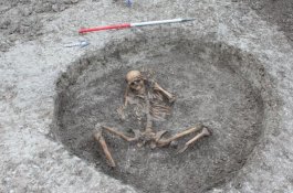 Kerangka 'Pengorbanan Manusia' Ditemukan Selama Pemasangan Pipa Air