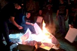 KPU Takalar Bakar Ribuan Surat Suara Rusak