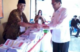 Mencoblos di TPS 02 Pangkajene, Bupati Sidrap Antre Bersama Warga