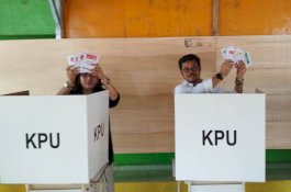 SYL Ikut Antre Saat Nyoblos di TPS 09 Gunung Sari