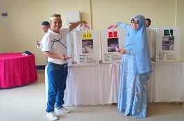 Pemilih di TPS 08 Hotel Grand Sidny Sidrap Dapat Kue Kotak dan Jatah Makan Siang