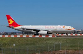 Penumpang Ditangkap Karena Lempar Koin ke Mesin Pesawat